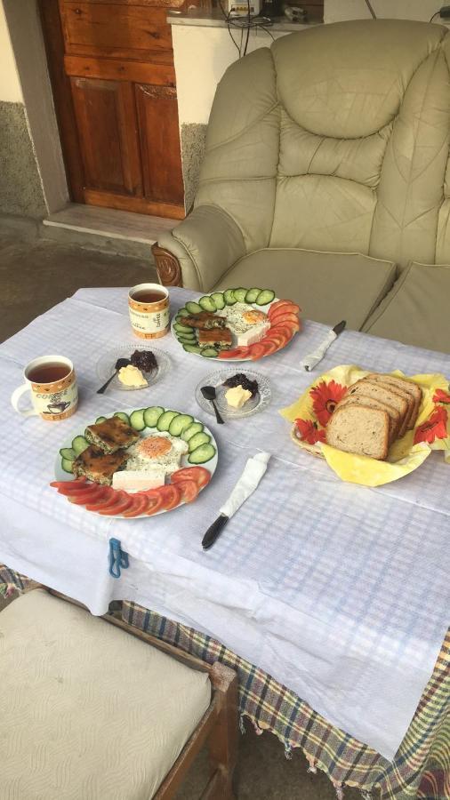 Flora's Guesthouse Gjirokastër Eksteriør billede