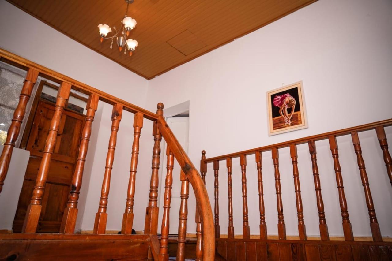 Flora's Guesthouse Gjirokastër Eksteriør billede