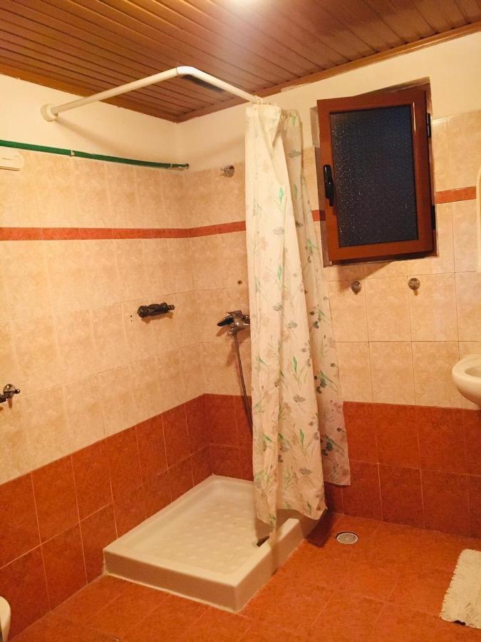 Flora's Guesthouse Gjirokastër Eksteriør billede