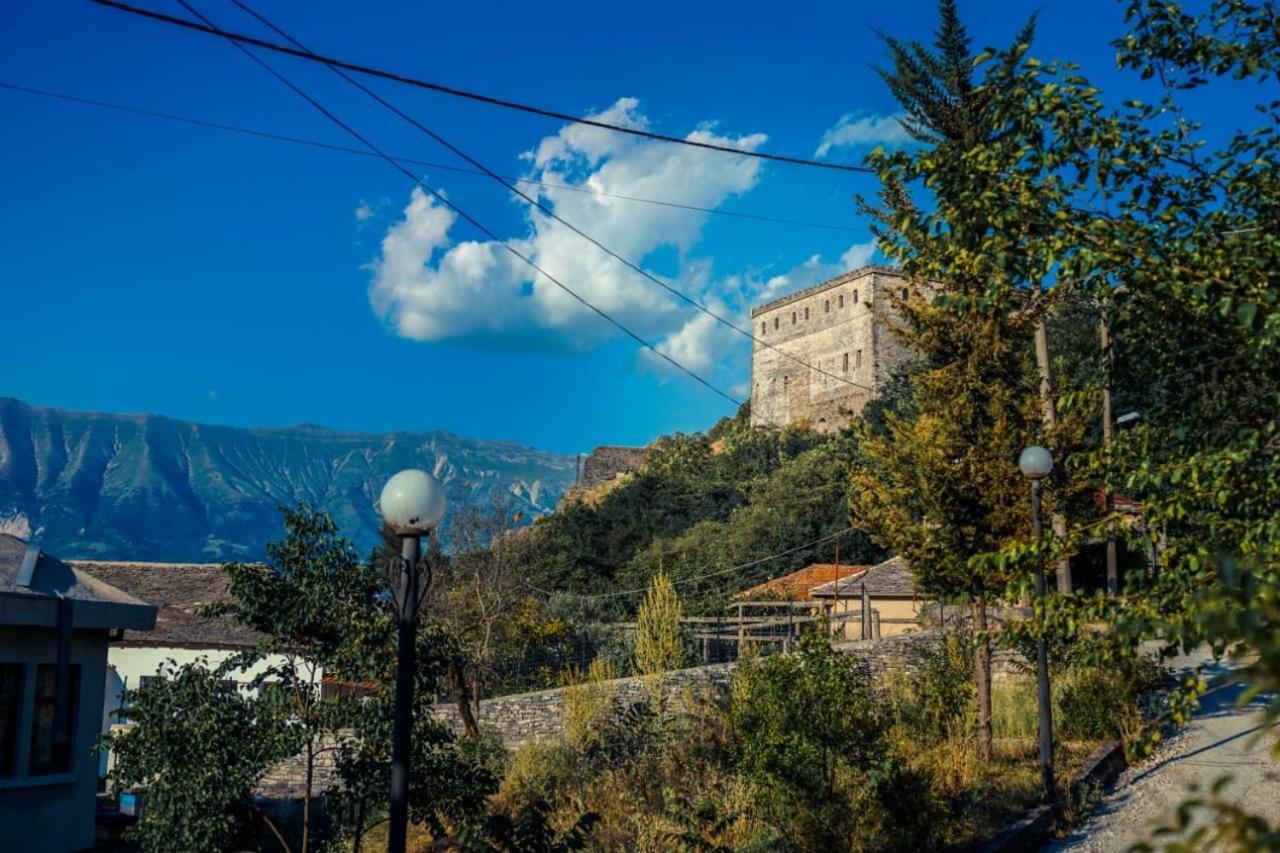 Flora's Guesthouse Gjirokastër Eksteriør billede