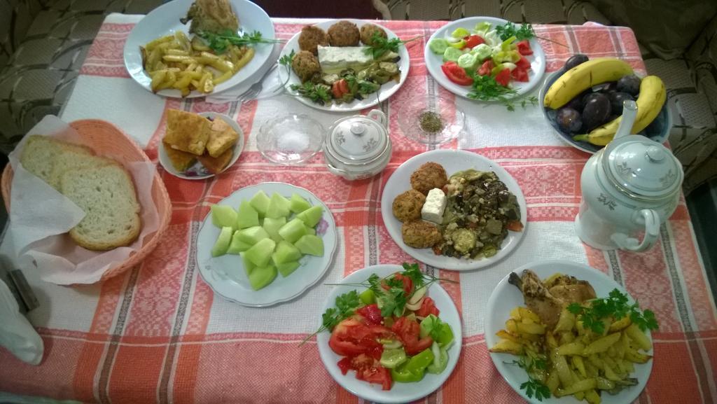 Flora's Guesthouse Gjirokastër Eksteriør billede