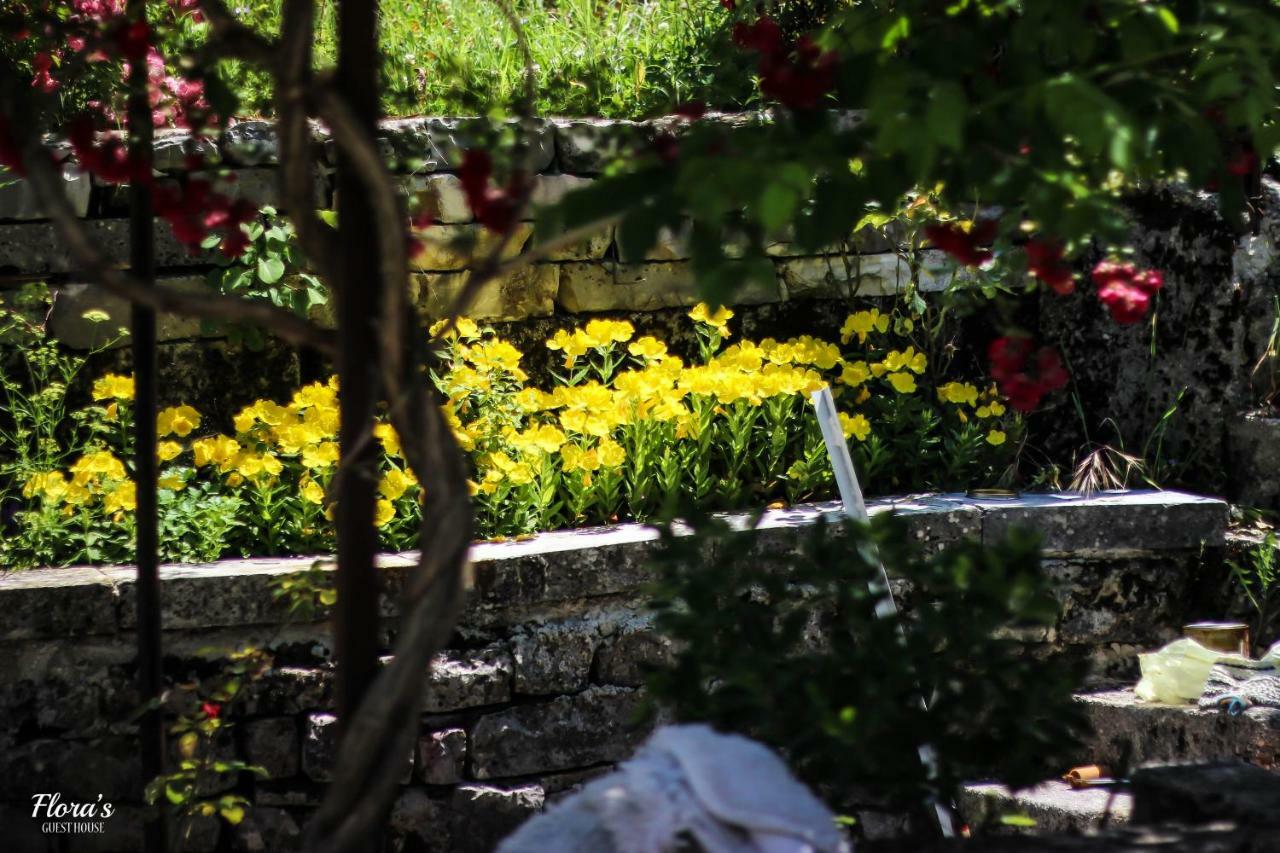 Flora's Guesthouse Gjirokastër Eksteriør billede