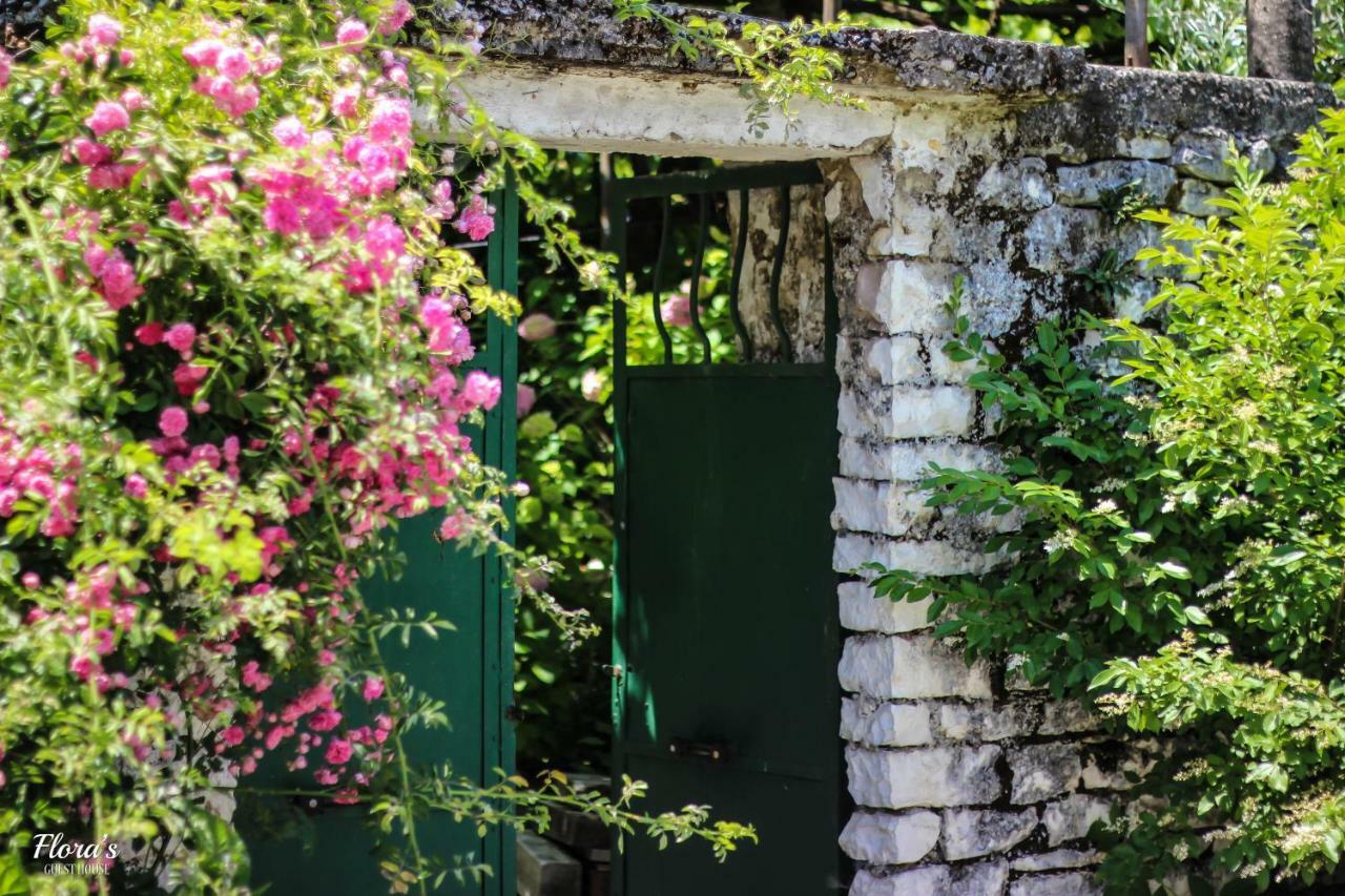 Flora's Guesthouse Gjirokastër Eksteriør billede