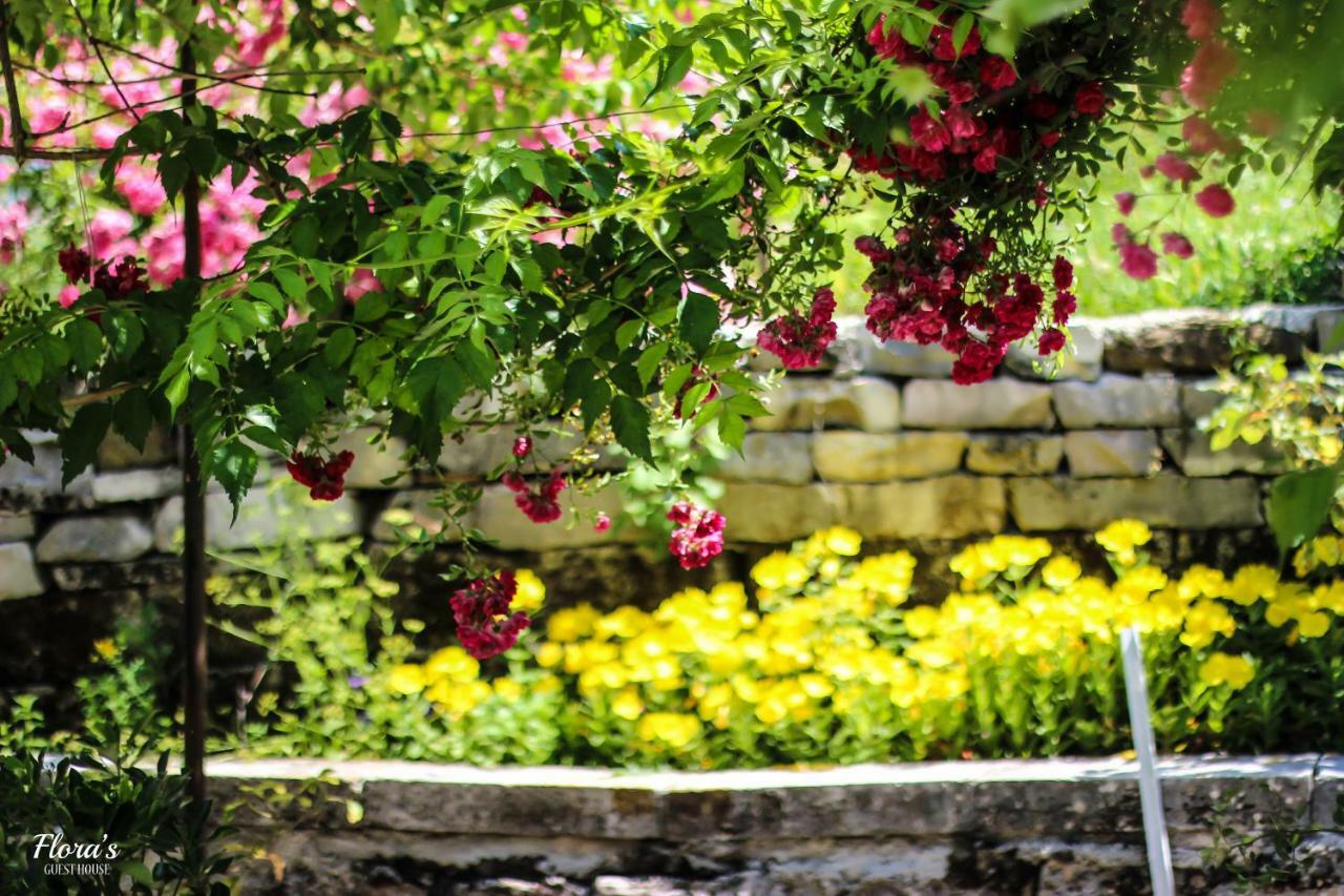 Flora's Guesthouse Gjirokastër Eksteriør billede